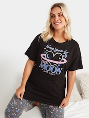 طقم من بيجامة بأساور بتصميم The Moon And Back من Yours Curve - صورة 3 من 5