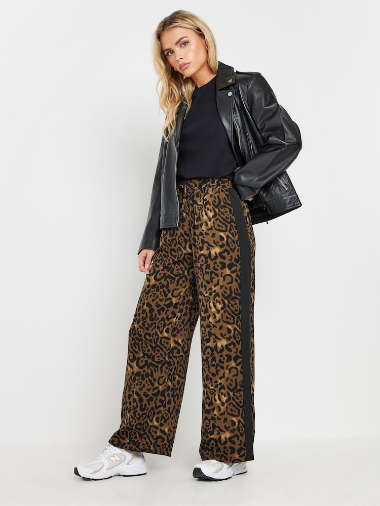 Pantalones de pernera ancha con rayas laterales con estampado de leopardo de PixieGirl Petite - Imagen 1 de 6 Pantalones de pernera ancha con rayas laterales con estampado de leopardo de PixieGirl Petite - Imagen 1 de 6