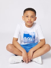 تيشِرت بكُم قصير مزيّن بشعار غرافيكي من BOSS - صورة 1 من 3