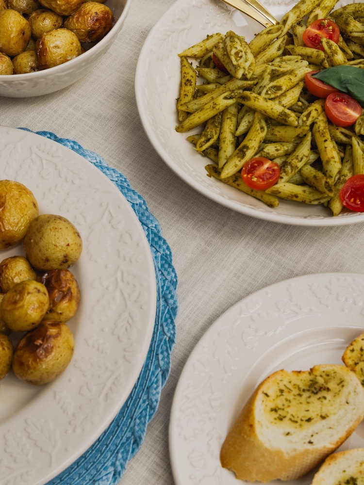 Price & Kensington. Cream Acorn 16 Piece Dinner Set - Image 7 of 7