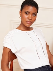 Blanco - Camiseta tejida con encaje en los hombros de Love & Roses - Imagen 1 de 4