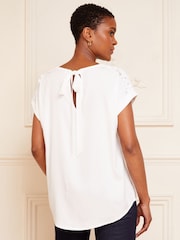 Blanco - Camiseta tejida con encaje en los hombros de Love & Roses - Imagen 4 de 4