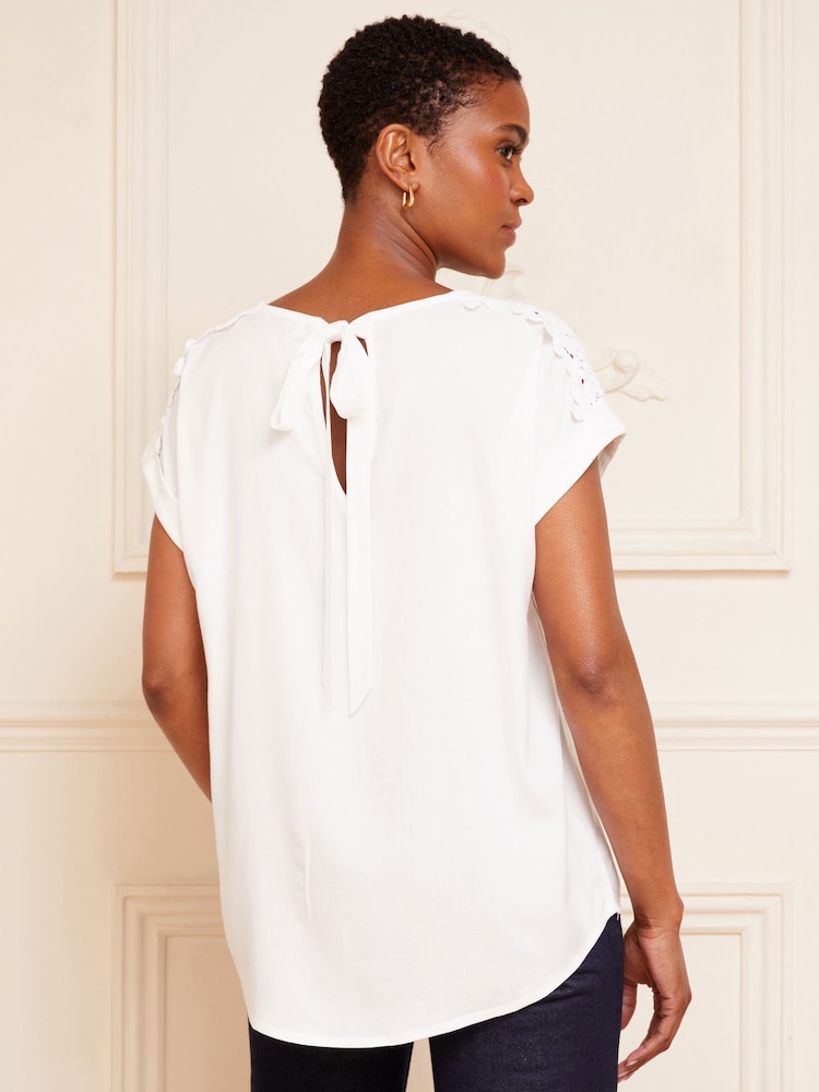 Blanco - Camiseta tejida con encaje en los hombros de Love & Roses - Imagen 4 de 4
