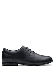 Clarks Older Leather Finja Brogue Shoes - Image 1 de 8