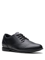 Clarks Older Leather Finja Brogue Shoes - Image 3 de 8