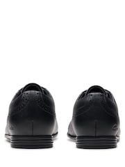 Clarks Older Leather Finja Brogue Shoes - Image 6 de 8