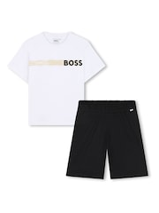 طقم ملابس منزلية من شورت وتيشِرت بكُم قصير مُزيّن بشعار من BOSS - صورة 1 من 6