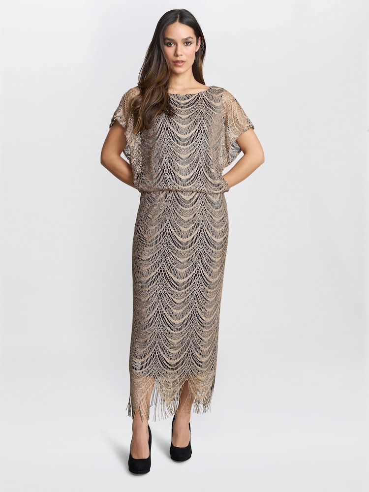 Gina Bacconi Arleen Kleid mit langen Blousonärmeln und Fransensaum - Bild 1 von 5 Gina Bacconi Arleen Kleid mit langen Blousonärmeln und Fransensaum - Bild 1 von 5