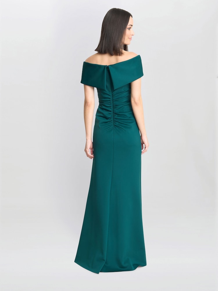 Vestido largo verde con hombros descubiertos Carolyn de Gina Bacconi - Imagen 2 de 5 Vestido largo verde con hombros descubiertos Carolyn de Gina Bacconi - Imagen 2 de 5