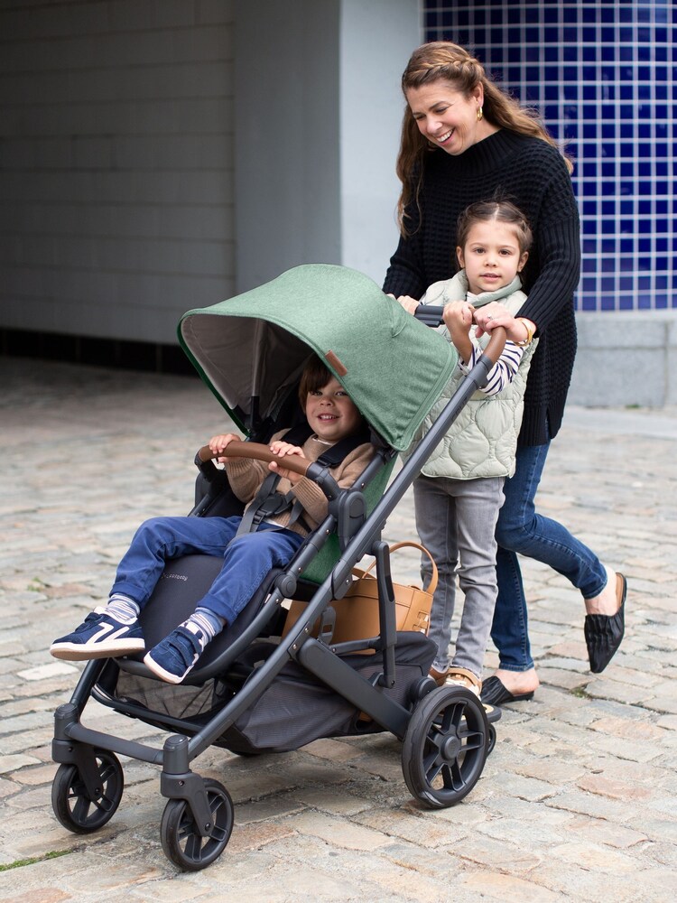 UPPAbaby Gwen CRUZ V2 Pushchair - Image 1 of 6