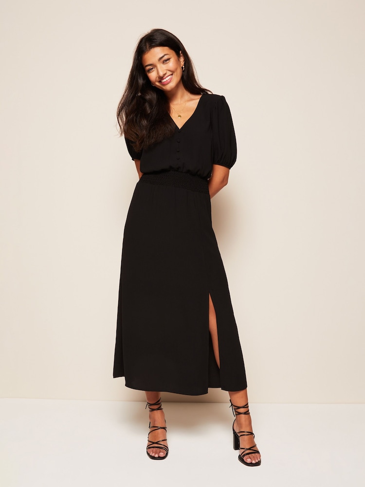 Vestido midi Friends Like These com puff sleeve, cintura franzida e V Neck - Imagem 4 de 4