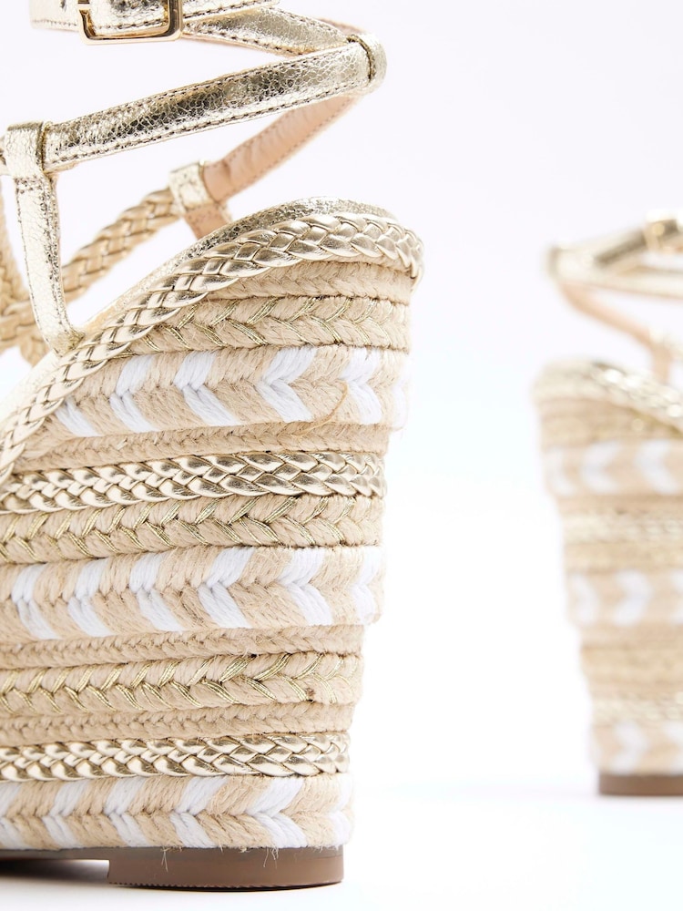 River Island Riemchen-Sandalen mit Keilabsatz - Bild 4 von 4 River Island Riemchen-Sandalen mit Keilabsatz - Bild 4 von 4