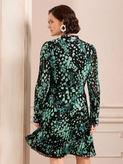 Grün/Verwischt - Love & Roses Plissiertes Minikleid mit PU-Besatz und V-Ausschnitt - Image 4 of 4