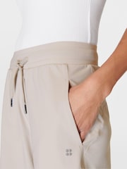 Sweaty Betty Mineral Beige Explorer 5.5" Shorts - Image 4 of 5