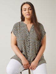 Schwarz Chrom - Evans – Bluse mit Zickzack-Print, Curve - Bild 1 von 4
