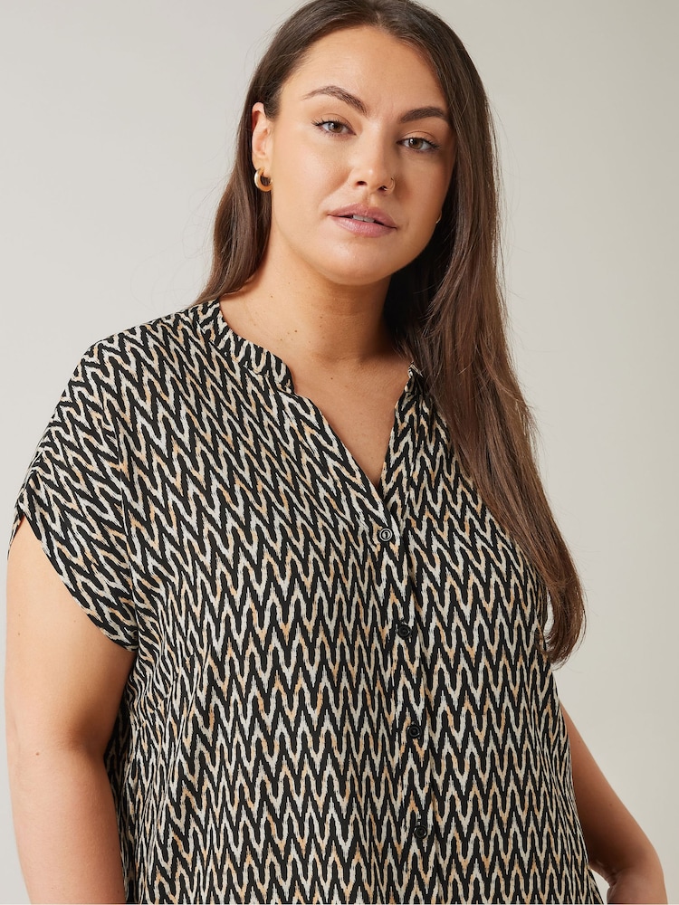 Schwarz Chrom - Evans – Bluse mit Zickzack-Print, Curve - Bild 4 von 4
