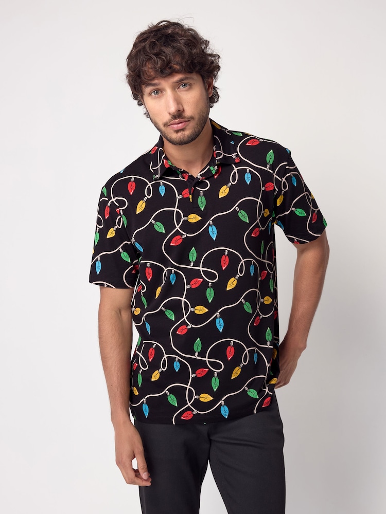 Schwarzlichter - Polo-Shirt in weihnachtlichem Print - Bild 1 von 8 Schwarzlichter - Polo-Shirt in weihnachtlichem Print - Bild 1 von 8