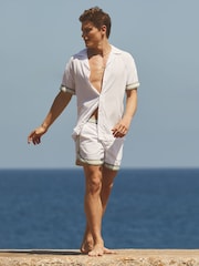 Reiss White Valbonne Reiss | Ché Cuff Detail Cuban Collar Shirt - Image 2 of 5
