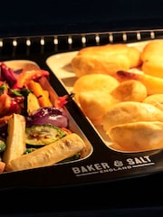 Wham Black 1 x Baker and Salt Two Tone Enamel Dual Oven Tray - Image 3 of 6
