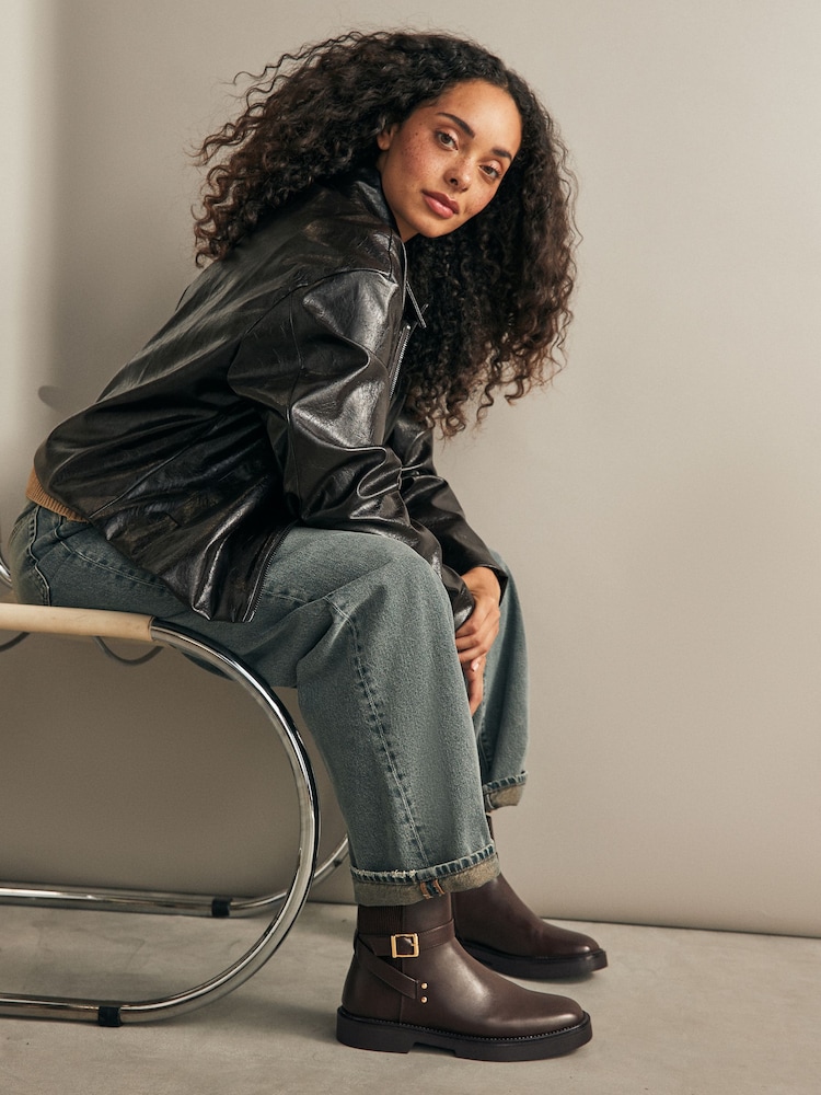 Schokoladenbraun - Forever Comfort® – Chelsea-Stiefeletten mit Schnalle - Bild 2 von 9 Schokoladenbraun - Forever Comfort® – Chelsea-Stiefeletten mit Schnalle - Bild 2 von 9