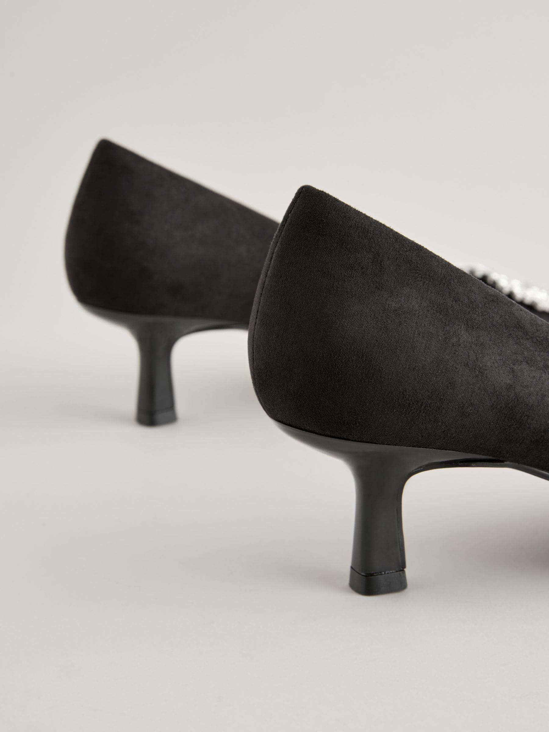 Swankiss（スワンキス）の「EV laceup velour heels（パンプス