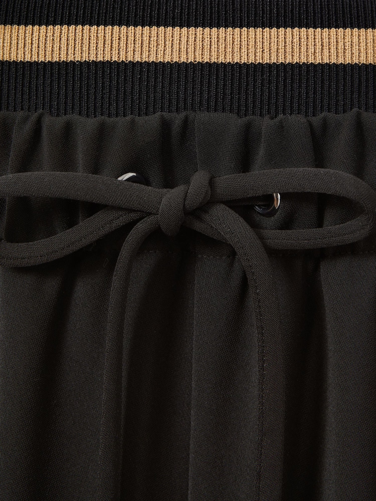 Reiss Fleur Hose mit weitem Bein und Bunddetail - Bild 6 von 6 Reiss Fleur Hose mit weitem Bein und Bunddetail - Bild 6 von 6