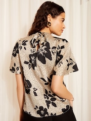 Friends Like These Floral Black/White Printed Flutter Sleeve Keyhole Blouse - Image 4 of 4