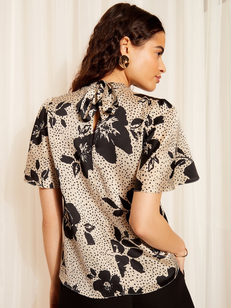Friends Like These Floral Black/White Printed Flutter Sleeve Keyhole Blouse - Image 4 of 4