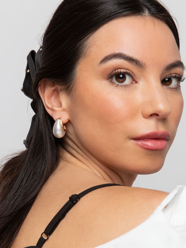 Aela Pearl Teardrop Earrings - Image 3 of 3