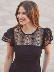 Sosandar Black Broderie Flutter Sleeve Midi Dress - Image 4 of 5