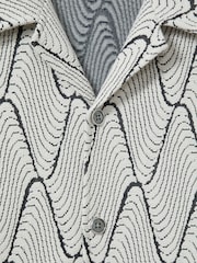 Reiss Ecru/Navy Enzzo Jacquard Cuban Collar Shirt - Image 4 of 4
