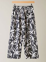 Evans Navy Blue Curve Floral Print 100% Cotton Culottes - Image 2 of 3