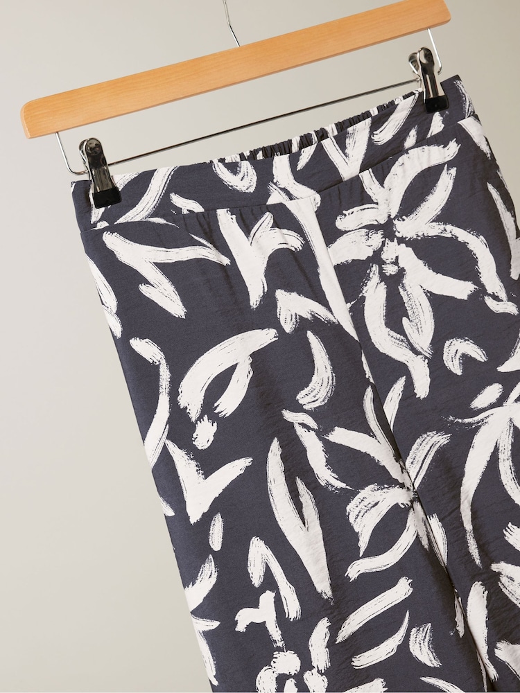 Evans Navy Blue Curve Floral Print 100% Cotton Culottes - Image 3 of 3