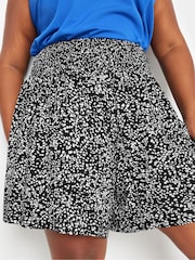 Yours Curve Black Dot Print Shirred Shorts - Image 4 of 5