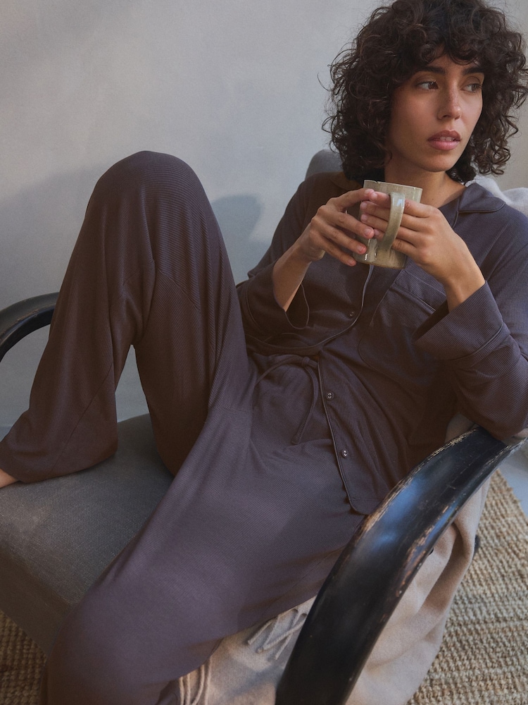 Schokoladenbraun - Gerippter Pyjama mit Knopfleiste - Bild 1 von 11