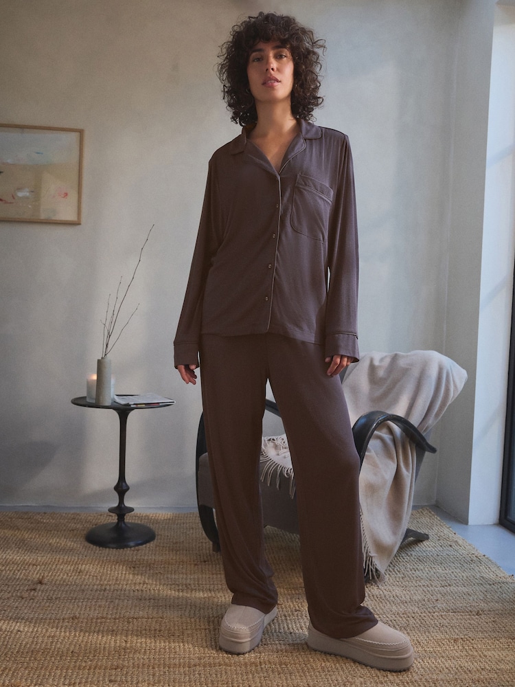 Schokoladenbraun - Gerippter Pyjama mit Knopfleiste - Bild 2 von 11