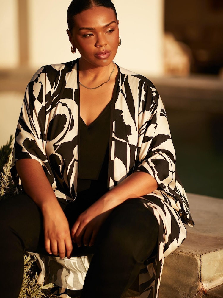 Live Unlimited Black Curve Floral Print Kimono - Image 2 of 7 Live Unlimited Black Curve Floral Print Kimono - Image 2 of 7