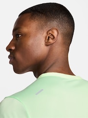 Nike Green Rise 365 Running T-Shirt - Image 5 of 13