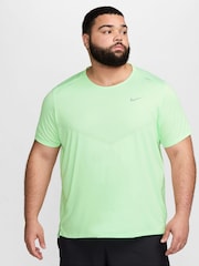 Nike Green Rise 365 Running T-Shirt - Image 7 of 13