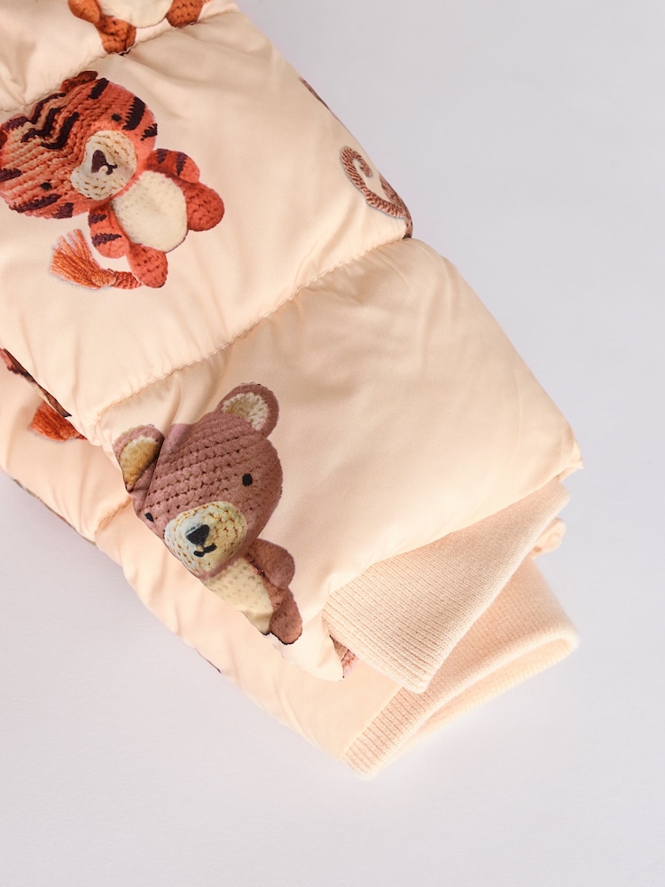 Cream Bear potisk; vzorec - dojenček Puffer Coat (0mths-2yrs) - Slika 7 iz 7 Cream Bear potisk; vzorec - dojenček Puffer Coat (0mths-2yrs) - Slika 7 iz 7