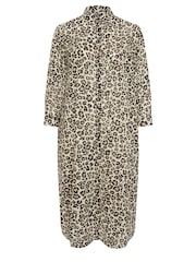 Yours Curve Animal Longline Leopard Print Beach Shirt - Image 5 of 5