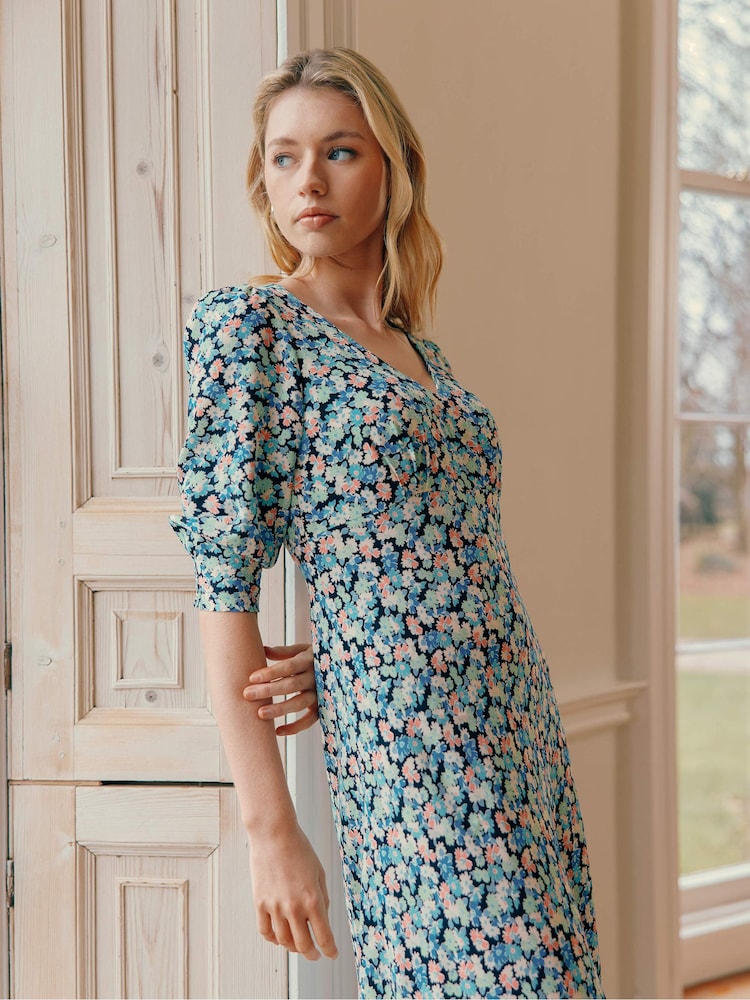 Ro&Zo Green Blurred Daisy Print V-Neck Midi Dress - Image 2 of 10 Ro&Zo Green Blurred Daisy Print V-Neck Midi Dress - Image 2 of 10