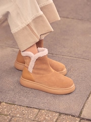 Dunkelbraun/Veloursleder - Forever Comfort® Stiefeletten mit Futter aus Fellimitat - Bild 1 von 10
