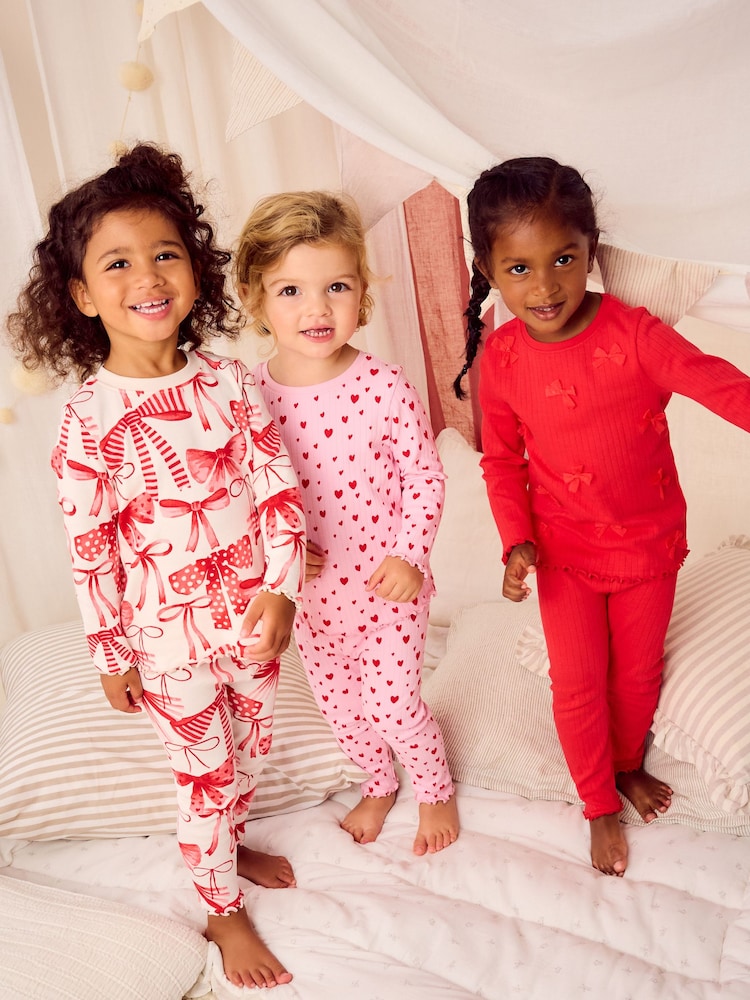 rdeča pentlja/ srce; srčast - Pižama z dolgimi rokavi Snuggle Pyjamas 3 Pack (9mths-16yrs) - Slika 2 iz 17 rdeča pentlja/ srce; srčast - Pižama z dolgimi rokavi Snuggle Pyjamas 3 Pack (9mths-16yrs) - Slika 2 iz 17