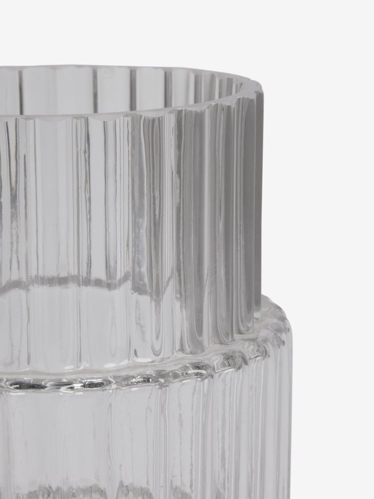 Clear Small Ribbed Glass Vase - Image 5 of 5 Clear Small Ribbed Glass Vase - Image 5 of 5