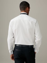 Blanc - Ajustement régulier - Textured Double Cuff Long Sleeve Shirt With Wing Collar And Bow Tie Pack - Image 4 of 7