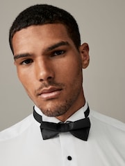 Blanc - Ajustement régulier - Textured Double Cuff Long Sleeve Shirt With Wing Collar And Bow Tie Pack - Image 5 of 7