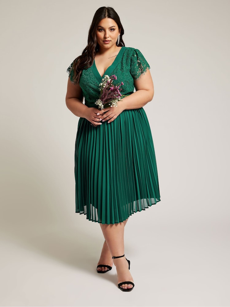 Verde - Vestido a media pierna cruzado de encaje color esmeralda de Yours Curve - Imagen 1 de 5 Verde - Vestido a media pierna cruzado de encaje color esmeralda de Yours Curve - Imagen 1 de 5