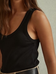 Camiseta sin mangas de mezcla de algodón acanalado Elle de Reiss - Imagen 4 de 6
