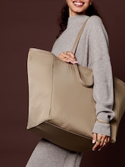 Katie Loxton Lux Oversize-Tragetasche aus Nylon - Bild 4 von 4